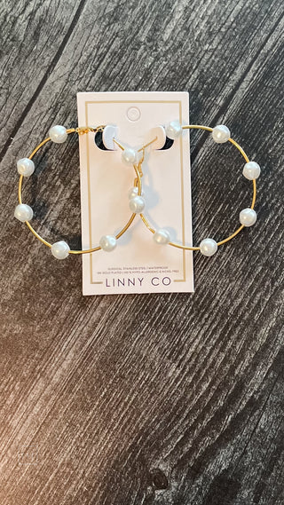 linny co leah classic gold and pearl 50mm hoop earring
