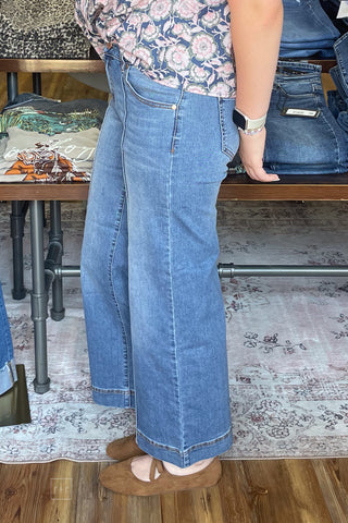 1822 Denim Madelyn Medium Wash Petite Wide Leg Mid Rise Jeans Pintuck