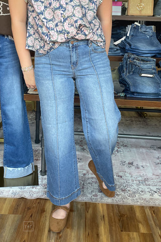 1822 Denim Madelyn Medium Wash Petite Wide Leg Mid Rise Jeans Pintuck