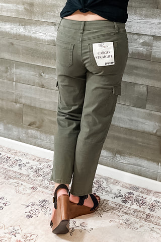 1822 Denim Petite Straight Leg Utility Cargo Side Pocket Pants 26" Inseam in Kasey Military Green C&8CP2526A1-20R