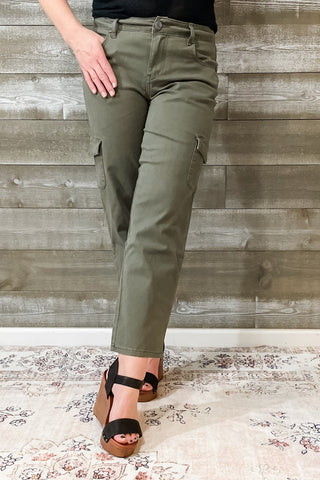 1822 Denim Petite Straight Leg Utility Cargo Side Pocket Pants 26" Inseam in Kasey Military Green C&8CP2526A1-20R