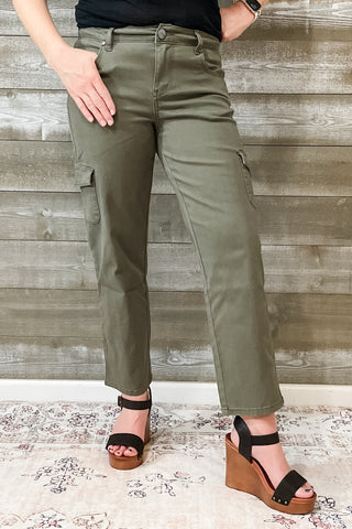 1822 Denim Petite Straight Leg Utility Cargo Side Pocket Pants 26" Inseam in Kasey Military Green C&8CP2526A1-20R