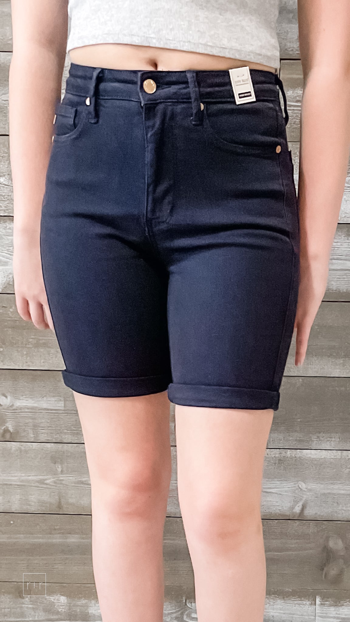 Another great pair of Judy blue jeans. Shorts with tummy control. Thes