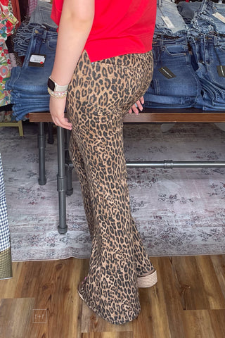 Judy Blue Mid Rise Jaqueline Leopard Print Luxe Flare Jeans side view JB881180