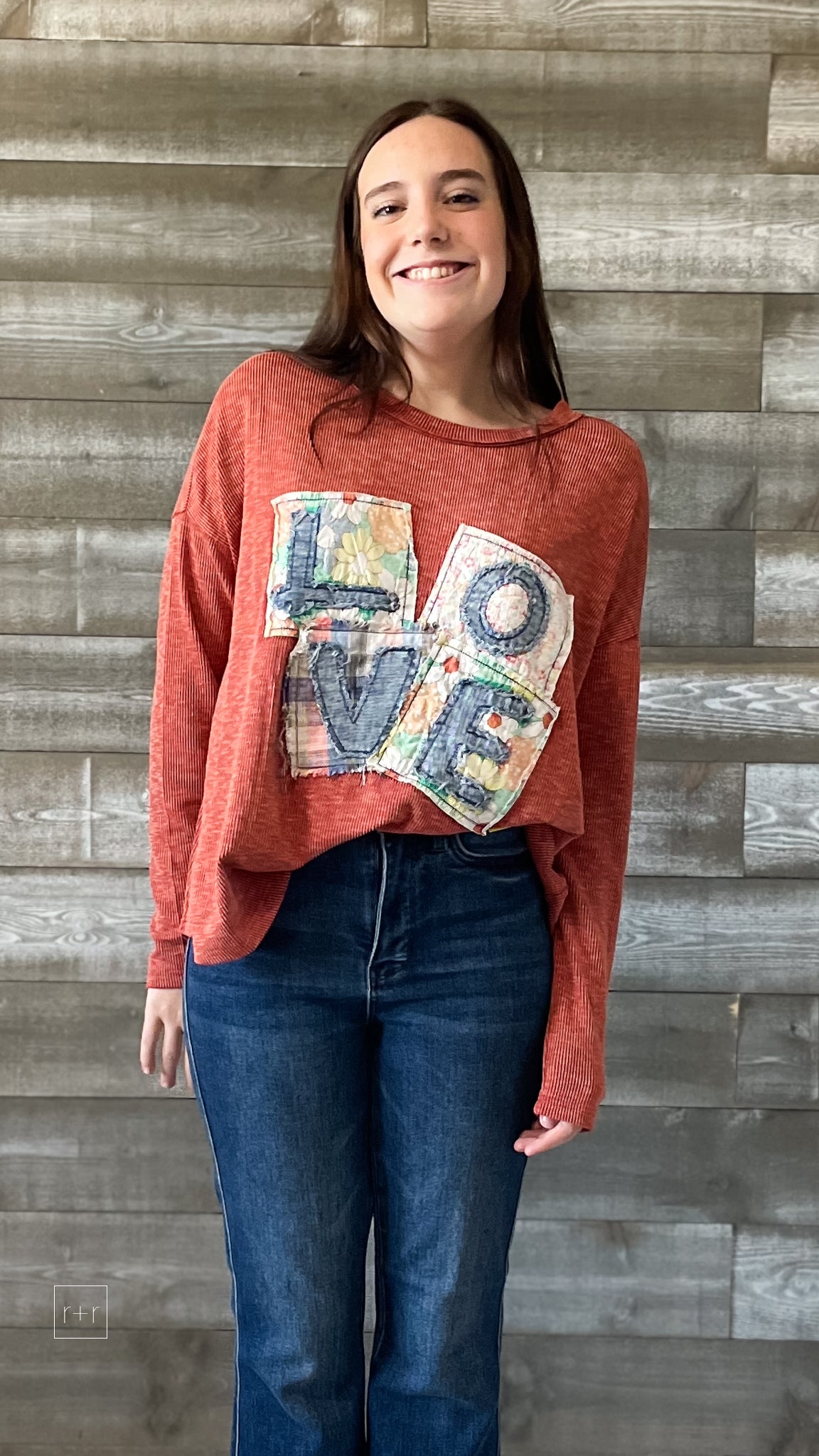 easel brick mineral wash rib knit long sleeve top with love patch design ET24790