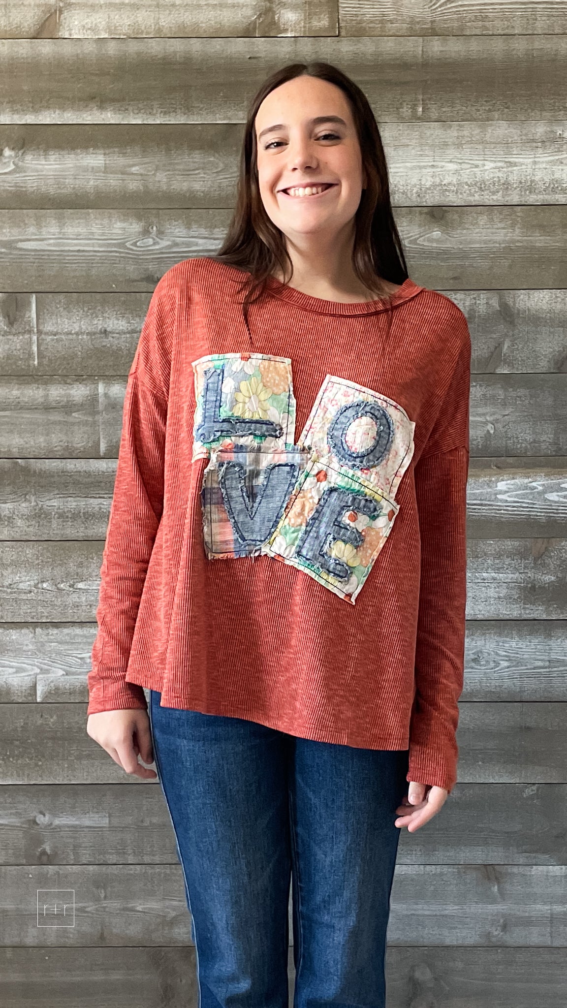 easel brick mineral wash rib knit long sleeve top with love patch design ET24790