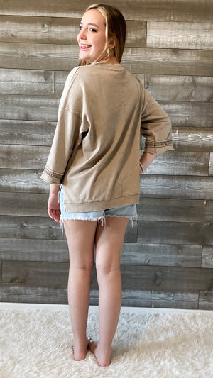 easel peace patch pullover top in mushroom ET18758