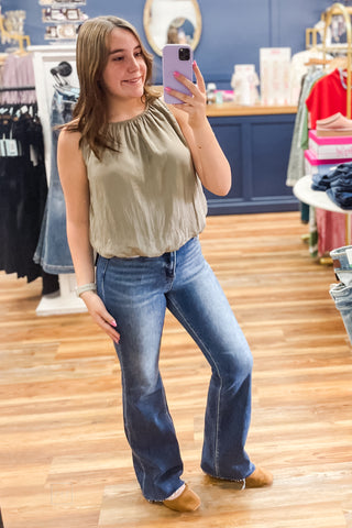 ee:some sleeveless softly gathered bubble hem blouse TK14640 dry herb mirror selfie