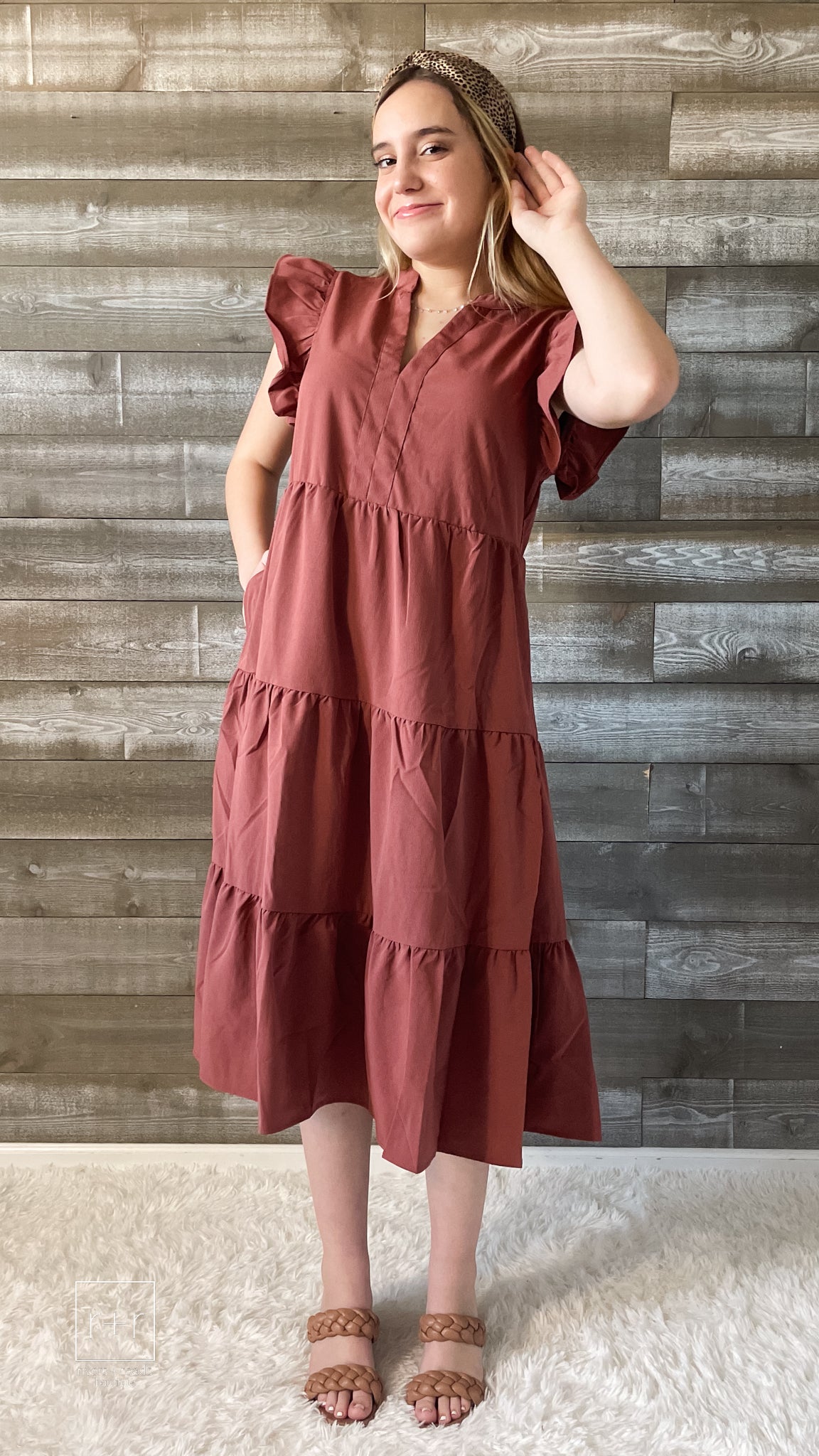 entro tiered midi dress with wide ruffle sleeves and v-neckline D18817 cinnamon