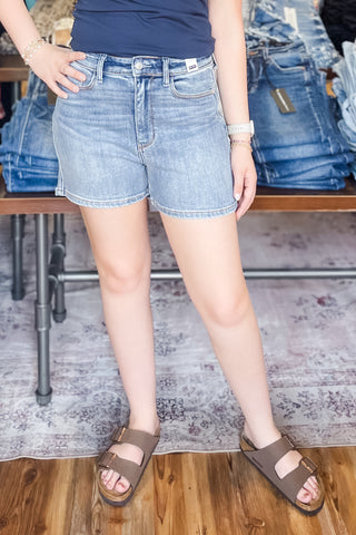 Judy Blue High Waist Slim Jeans Shorts Medium Wash Denim JB152104