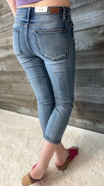 judy blue mid rise contrast wash capri jeans JB72114REG MD