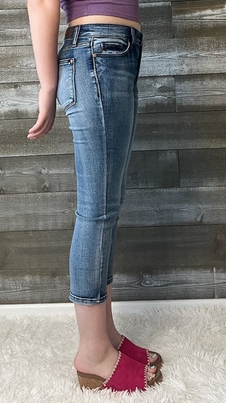 judy blue mid rise contrast wash capri jeans JB72114REG MD