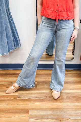 Judy Blue Mid Rise Flare Jeans in Short Inseam JB82718