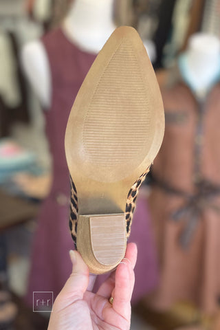 Corkys Knot Gonna Happen mule in leopard print, bottom view of the sole