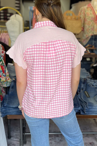 Umgee Peony Pink Short Sleeve Gingham Button Top Contrast Striped placket and shoulders C6333 paired with light wash denim back view