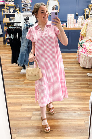 Umgee peony pink gingham midi dress short puff sleeves mirror selfie with purse C6338