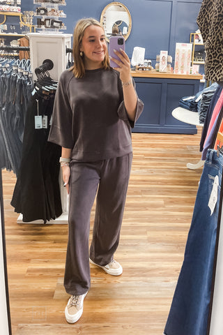 Mohme by Umgee Cupro Raglan Pullover Top Charcoal H1219 mirror selfie
