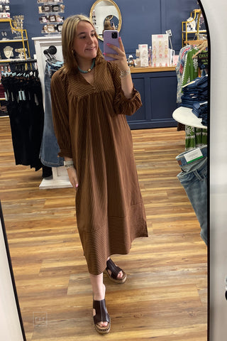 Umgee cappuccino brown striped seersucker midi dress with mandarin collar C6534 mirror selfie
