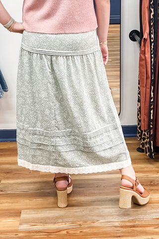 Wishlist sage midi skirt white floral print cotton eyelet lace trim with ruffle detail  WL25-12361. spring prairie style. lined. pockets.