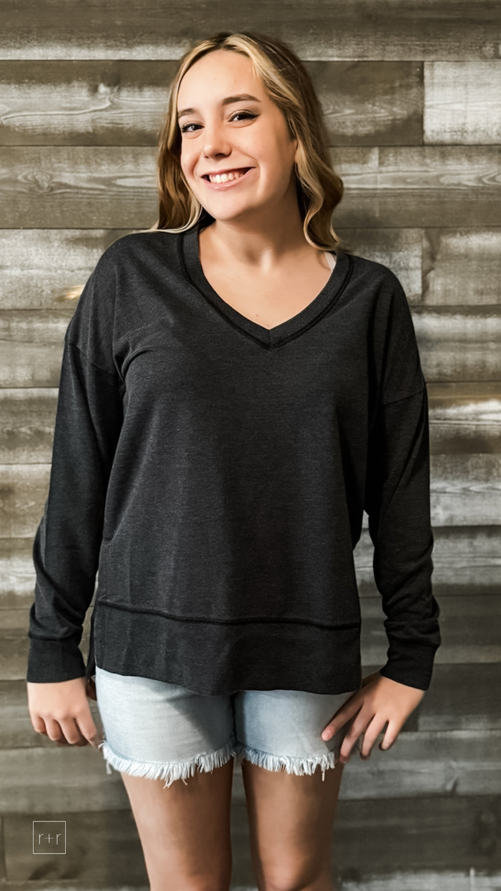 z supply v-neck modern weekender sweatshirt jet black ZT231332 JBL