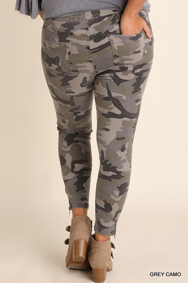 umgee plus size grey camo moto pants with front and ankle zipper details WC0492